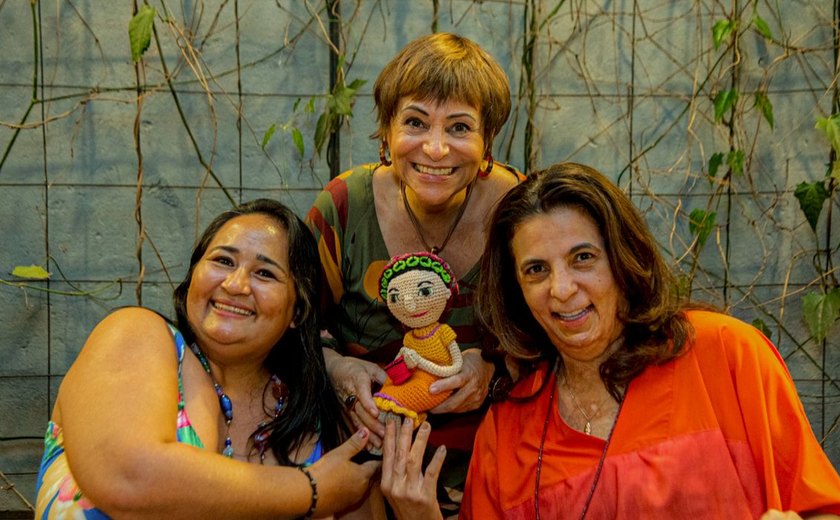 Viva Maria apresenta a embaixadora do 3º FLIPARACATU