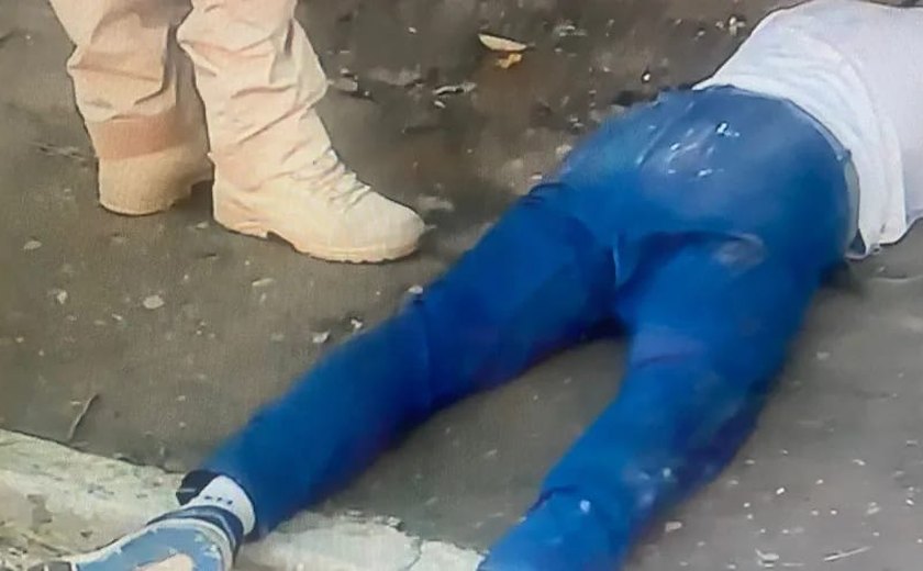 Suspeito monitorado por tornozeleira é detido após tentar assaltar mulheres em ponto de ônibus no Farol, em Maceió