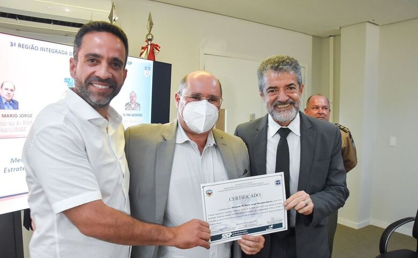 Paulo Dantas entrega certificados de reconhecimento pela redução de crimes violento