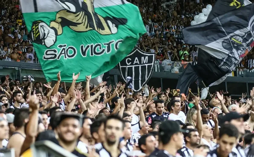 Atlético-MG condena gritos homofóbicos da torcida contra o goleiro Fábio, do Fluminense