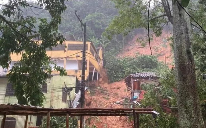 Em 4 dias, volume de chuva em Angra é o maior para abril desde 1913
