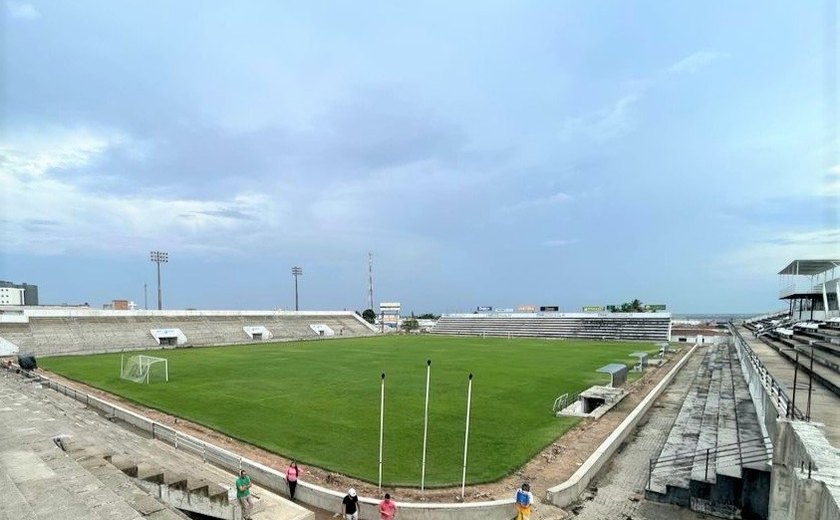 Prefeitura inicia trabalhos para a pintura das arquibancadas no Estádio Municipal de Arapiraca