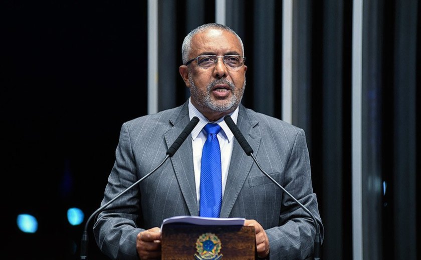 Senador Paulo Paim passa mal antes de ir ao Congresso e é internado em Brasília