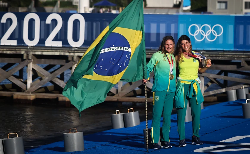 Martine Grael e Kahena Kunze são bicampeãs na vela do Pan; Mateus Isaac vence no windsurfing