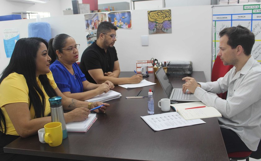 Consultor do Ministério da Educação faz visita técnica a Maceió
