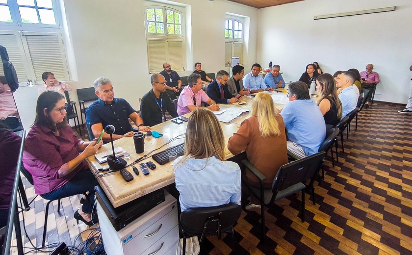 Secretários se reúnem para debater gestão, potencialidades e uso do Canal do Sertão