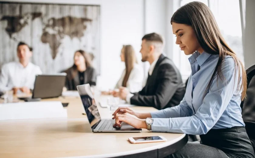 Abertura de postos de trabalho nos EUA cai a 8,059 milhões em abril, mostra Jolts