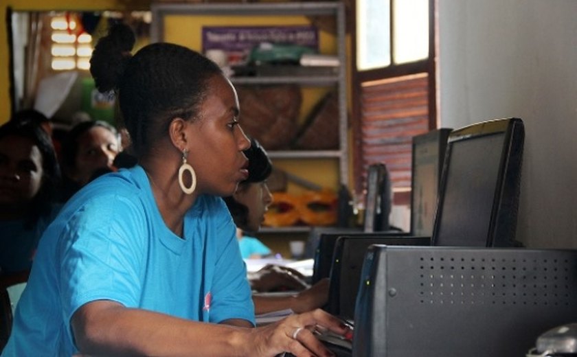 Programa de Inclusão Digital já qualificou mais de 800 jovens em Ipioca