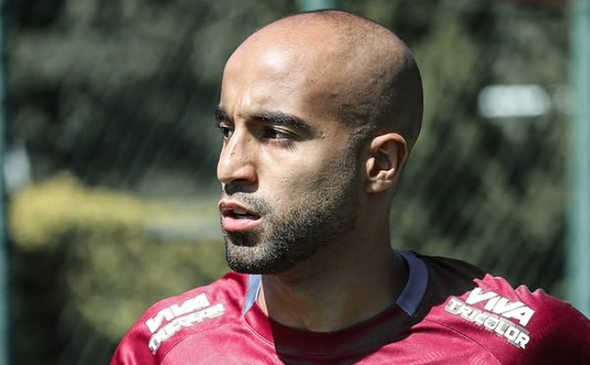 Lucas treina sem limitações e deverá reforçar o São Paulo diante do Fortaleza