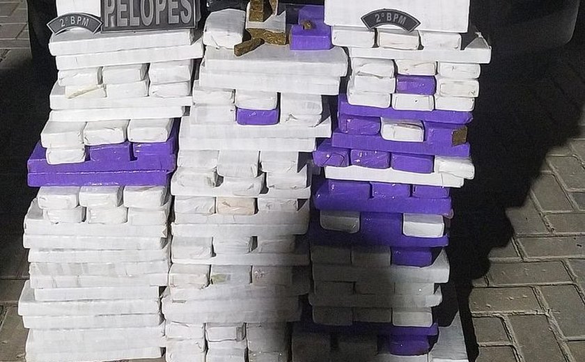 Dupla é presa com quase 160 kg de drogas no Benedito Bentes