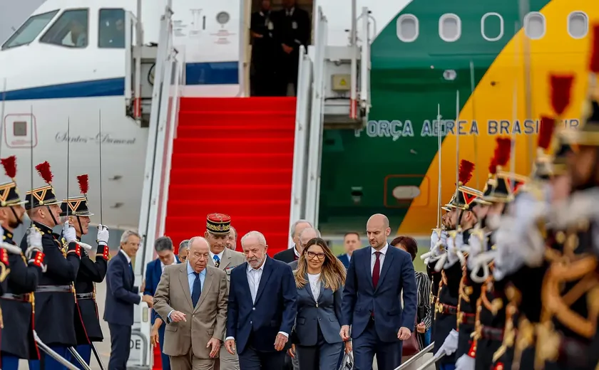 Lula chega em Paris para anúncio conjunto de nova declaração climática
