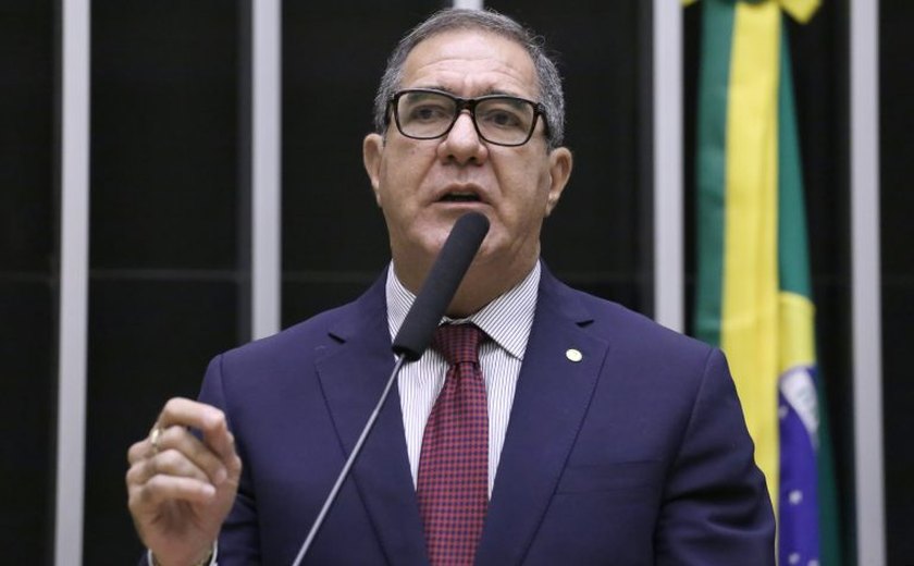 Relator vai apresentar parecer sobre o fim da jornada 6x1 depois de ouvir setores interessados; ouça entrevista