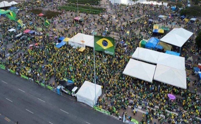 Domingo registrou grande mobilização em frente a QG do Exército em Brasília