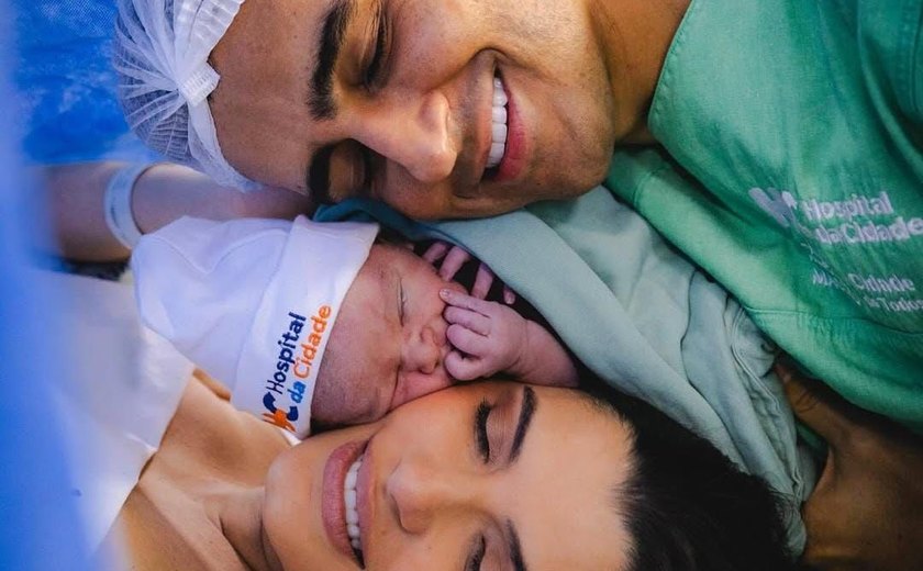 JHC e Marina Candia escolhem primeiro hospital público de Maceió para o nascimento do segundo filho