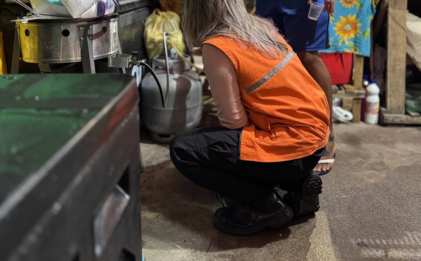 Defesa Civil vistoria botijões de gás nas barracas de lanches do São João