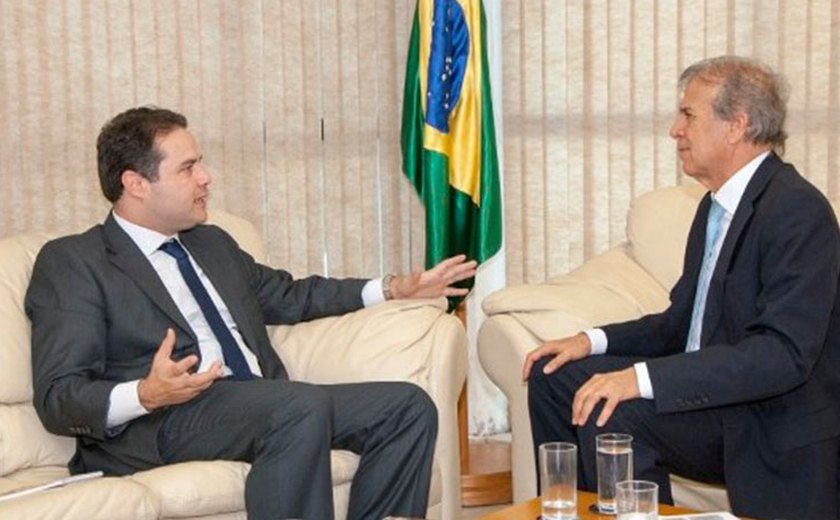 Renan Filho propõe construção de terminal marítimo de passageiros