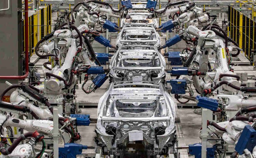 Vendas de autos caem em julho na China e exportação cresce 20% com elétricos e híbridos