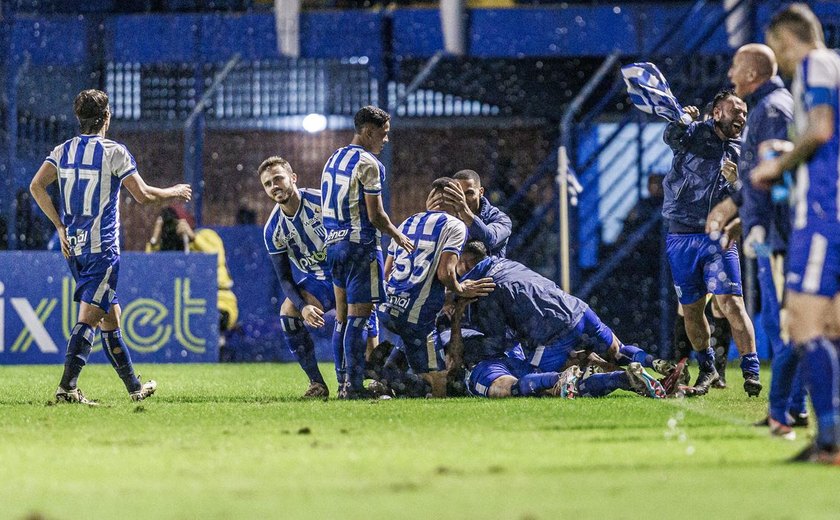 Avaí mostra força para derrotar Guarani e virar líder da Série B