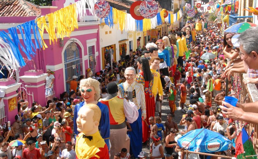 Marechal Deodoro inicia festejos com Concurso de Rei e Rainha e Timbalada no Baile Municipal