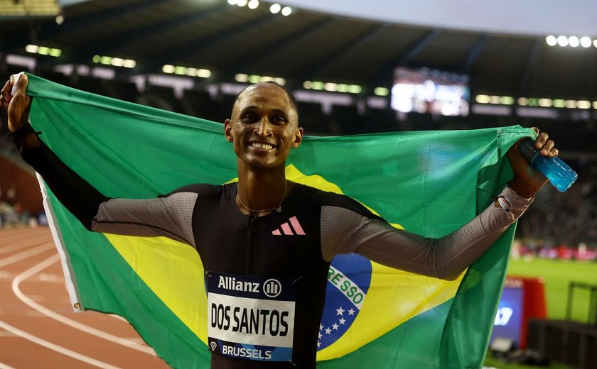 Corredor Alison dos Santos, o Piu, conquista troféu em Bruxelas