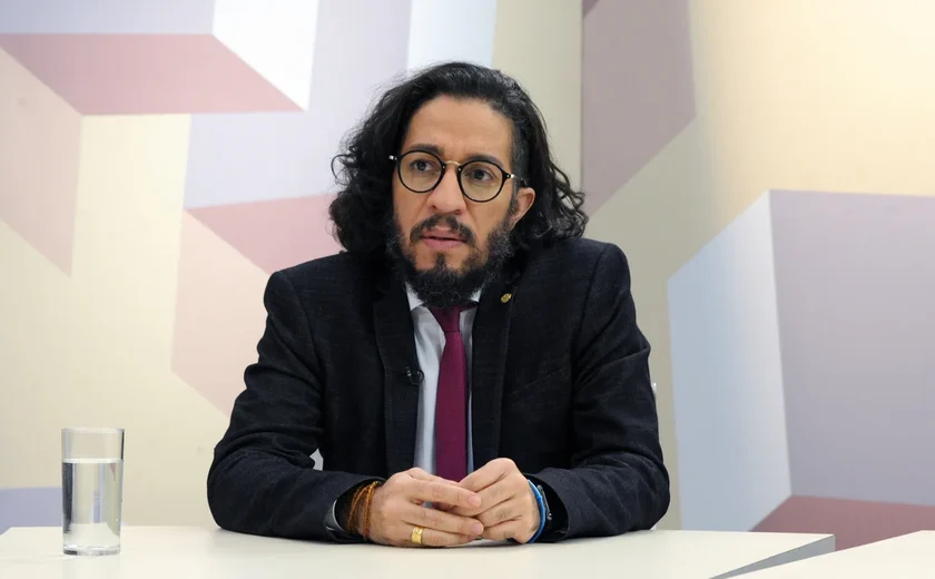 Justiça de SP determina que Jean Wyllys apague posts sobre Marcos do Val após briga na CPI da Covid