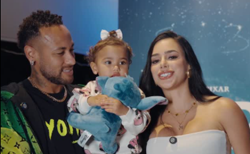 Neymar se diverte com família e amigos no Santos e surpreende ao dizer que seu auge foi no PSG