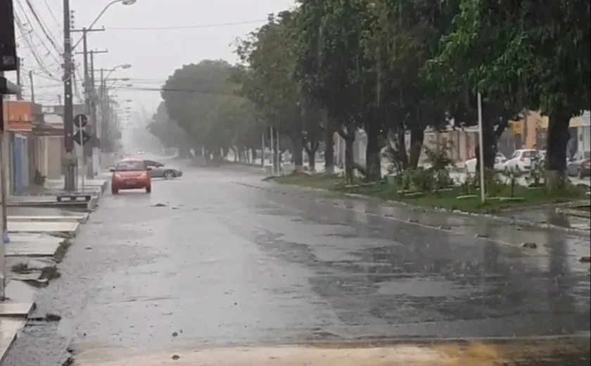 Volume de chuva em Maceió alcança 45% da média mensal em 24 horas