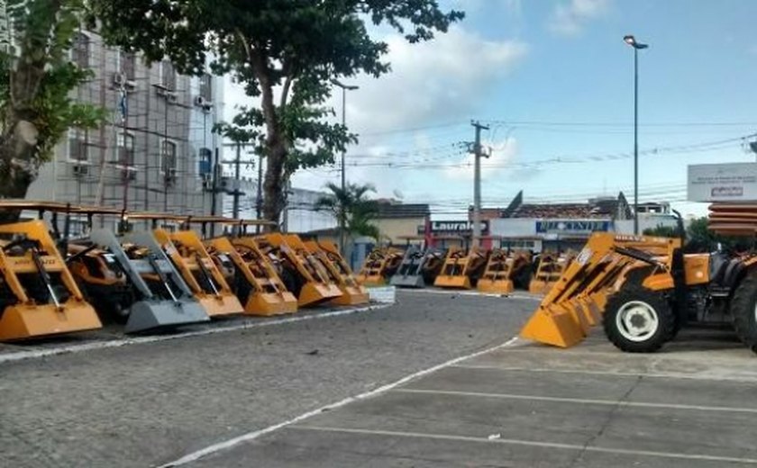 Governo de Alagoas fará entrega de tratores e caminhões a municípios