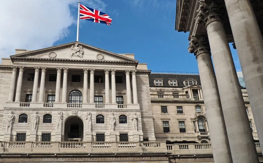 BoE mantém juro em 5,25% e diz que restrição precisa continuar 'por tempo estendido'