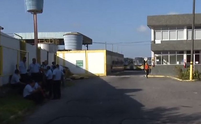 Motoristas da viação Cidade de Maceió suspendem atividades na manhã desta terça-feira