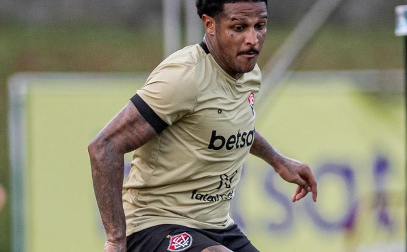 Jogadores do Vitória são agredidos por integrantes de torcida organizada em bar de Salvador