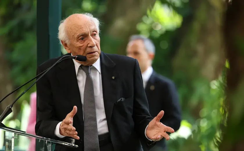 EUA estão criando no mundo inteiro uma 'insegurança terrível', diz Ricupero em entrevista