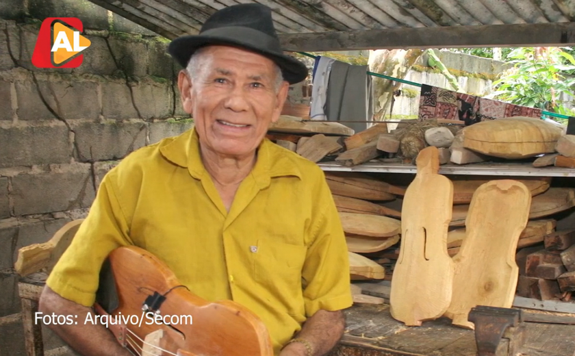 O músico Nelson da rabeca é homenageado pelo governo de Alagoas