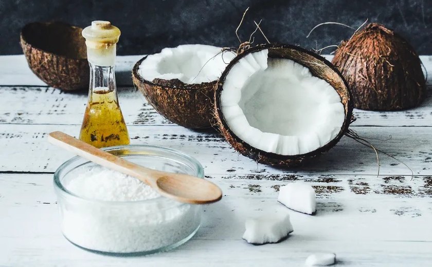 Óleo de coco faz bem para os dentes? Saiba o que dizem os dentistas