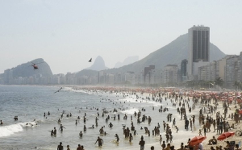 Metrô do Rio já vendeu quase 80 mil bilhetes para o réveillon em Copacabana