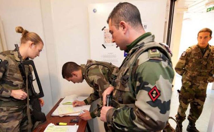 Exército francês registra recorde de recrutamento após atentados