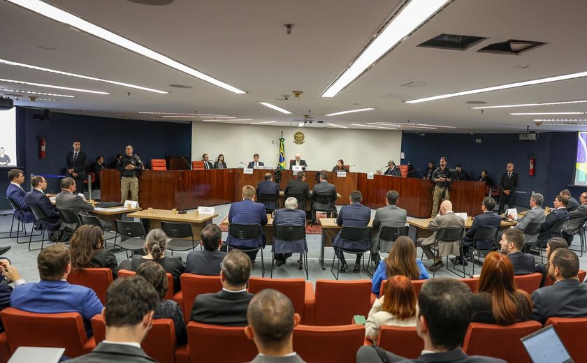 Bolsonaro nega que Marinha tenha colocado tropas à disposição do golpe