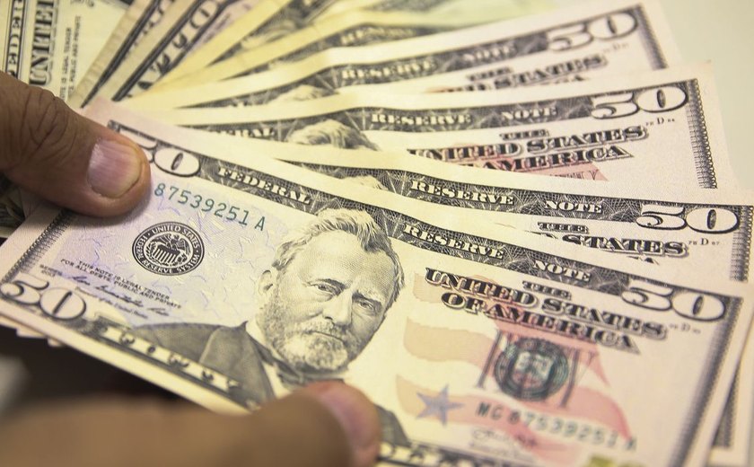 Brasil fecha janeiro com déficit de US$ 8,6 bi nas contas externas