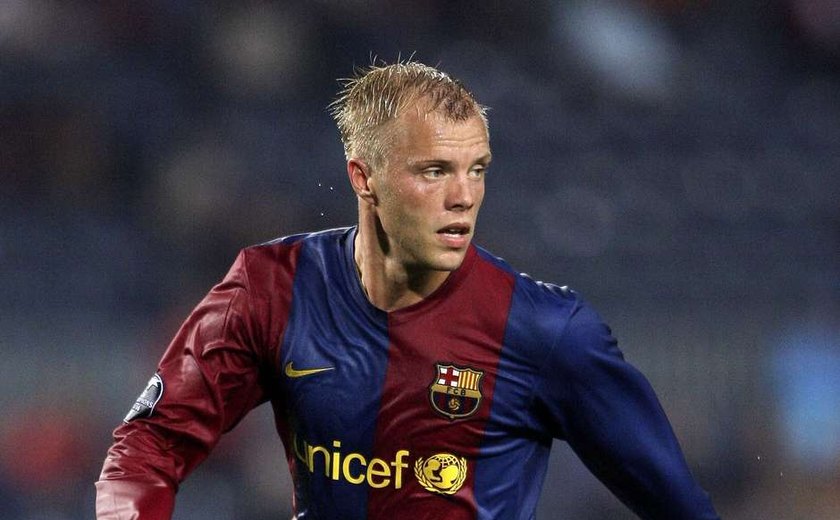 Ex-atacante do Barça se oferece para jogar na Chapecoense
