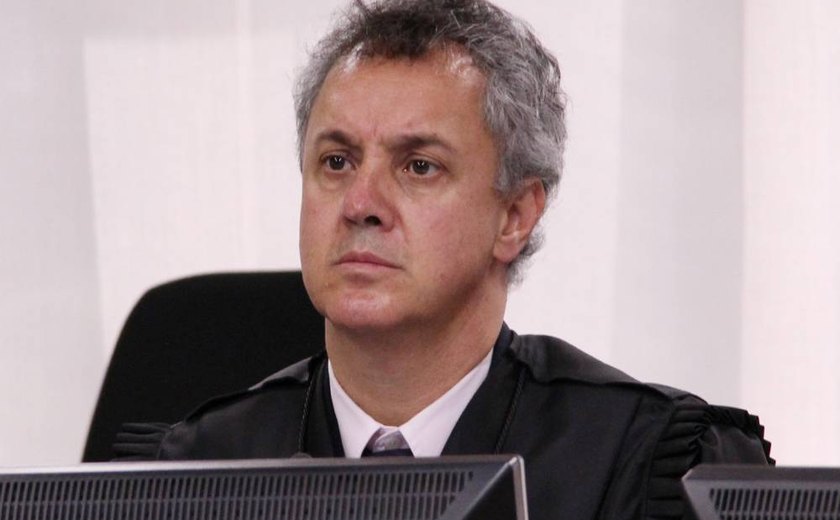 Relator mantém condenação de Lula e aumenta pena a 12 anos