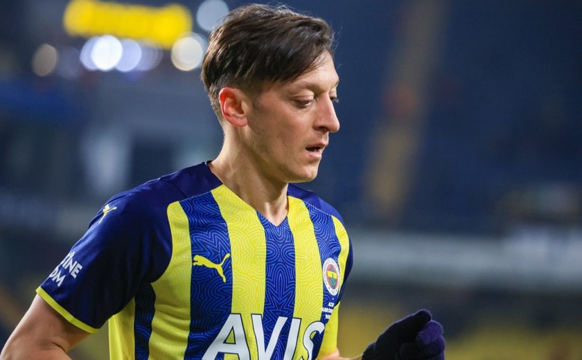 Transformação física de ex-meia Özil chama a atenção nas redes; veja antes e depois