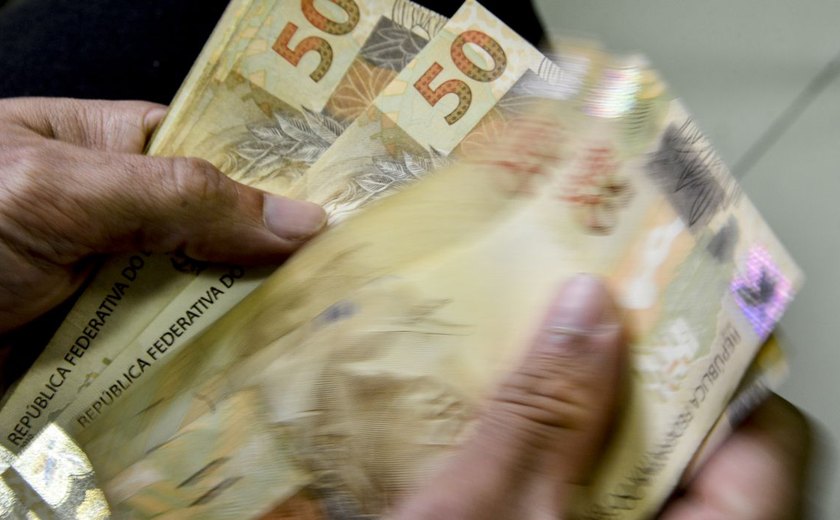 INSS paga segunda parcela do 13º a quem recebe acima do mínimo