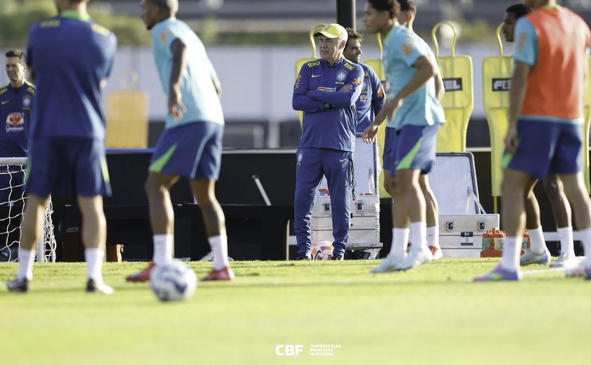 Carlo Ancelotti comanda o primeiro treino da seleção brasileira