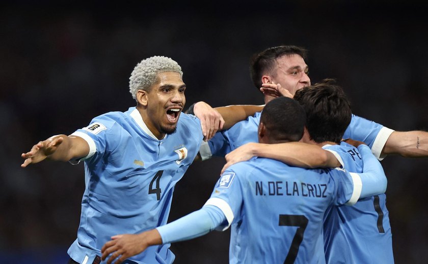 Argentina vê série de vitórias chegar ao fim com revés para o Uruguai e tem liderança ameaçada