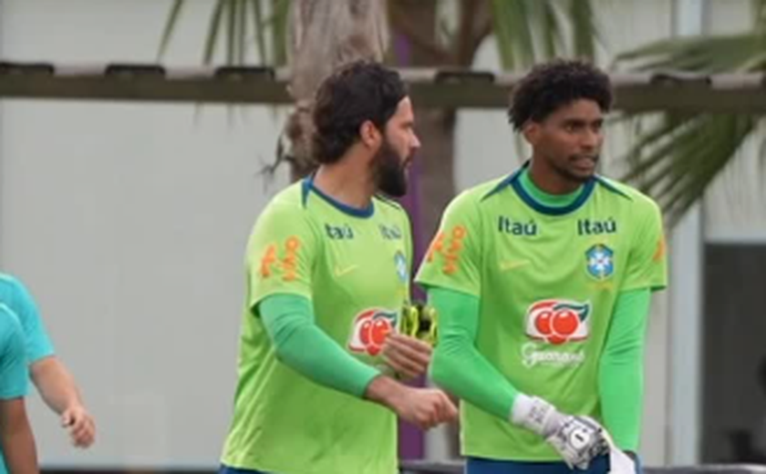 Brasil faz último treino no CT do Corinthians debaixo de chuva e com dúvida no ataque