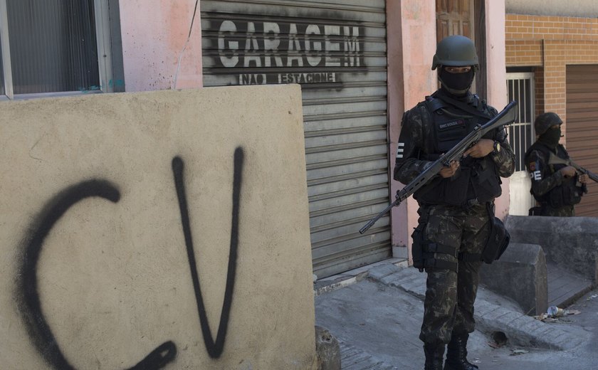 Governo do RJ busca apoio dos EUA para denotar Comando Vermelho organização criminosa transnacional