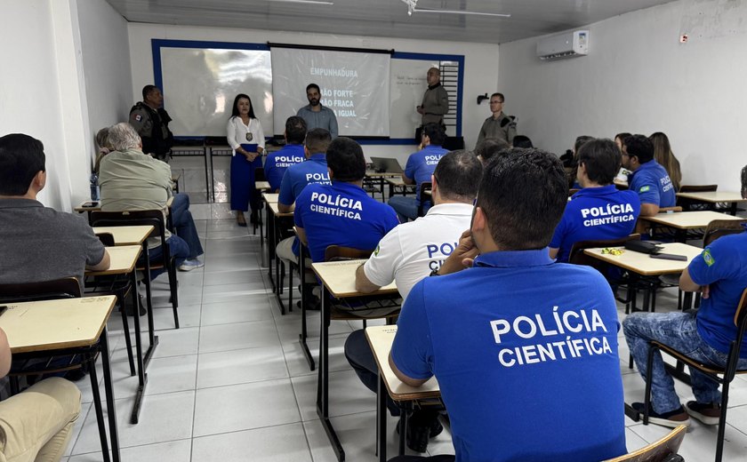 Peritos médicos legais e odontolegistas participam de instrução de tiro