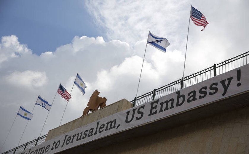 Atirador mata 2 funcionários da embaixada de Israel em Washington