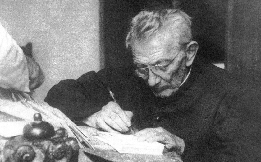 Padre Cícero Romão Batista: herói nacional no Livro dos Heróis e Heroínas da Pátria