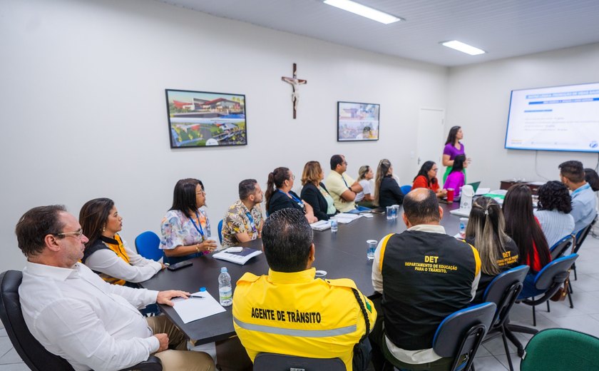 Prefeito Luciano coordena reunião para socialização do Plano Municipal da Infância